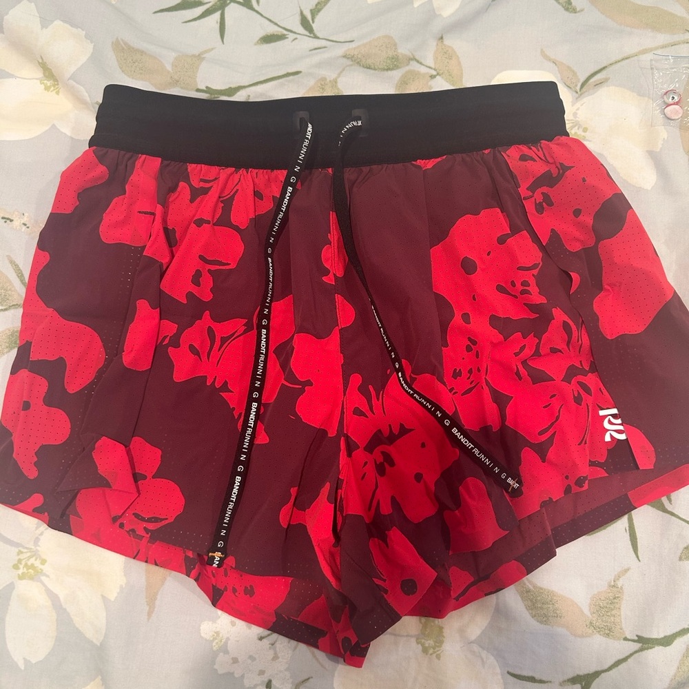 Bandit Vento Split Shorts 3" in Fleura Fig / Intense Red